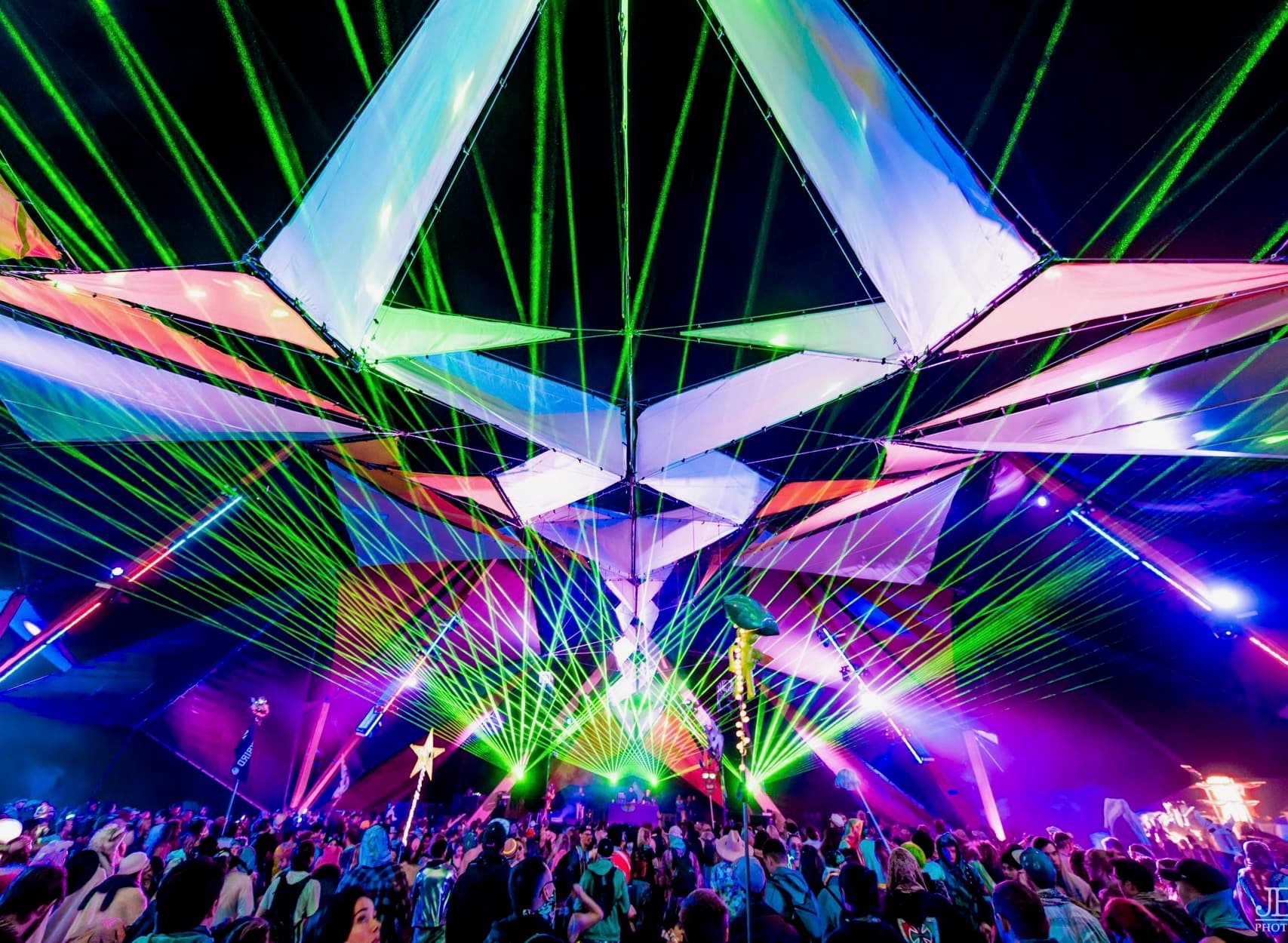 Wapiti stage in use at Lightning in a Bottle
